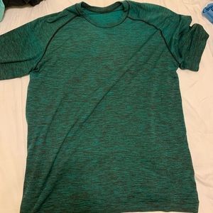 Lululemon mens large metal vent shirt